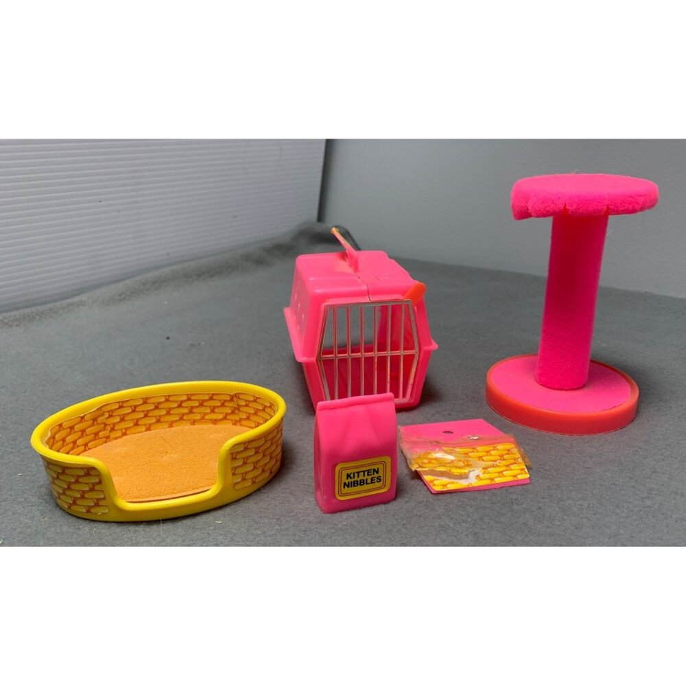 Vintage 1982 Mattel Barbie Fluff Cat Cuddly Set